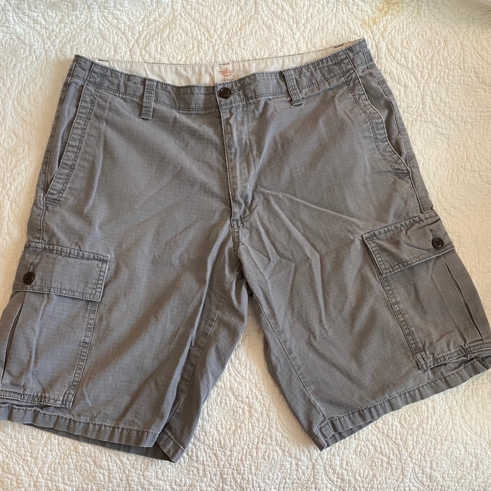 Men’s Dockers Size 33 Grey Cargo Shorts
